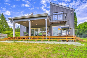 Stunning Hood Canal Getaway with Private Deck!